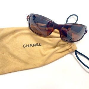 Vintage CHANEL Sunglasses with Protective CHANEL Bag